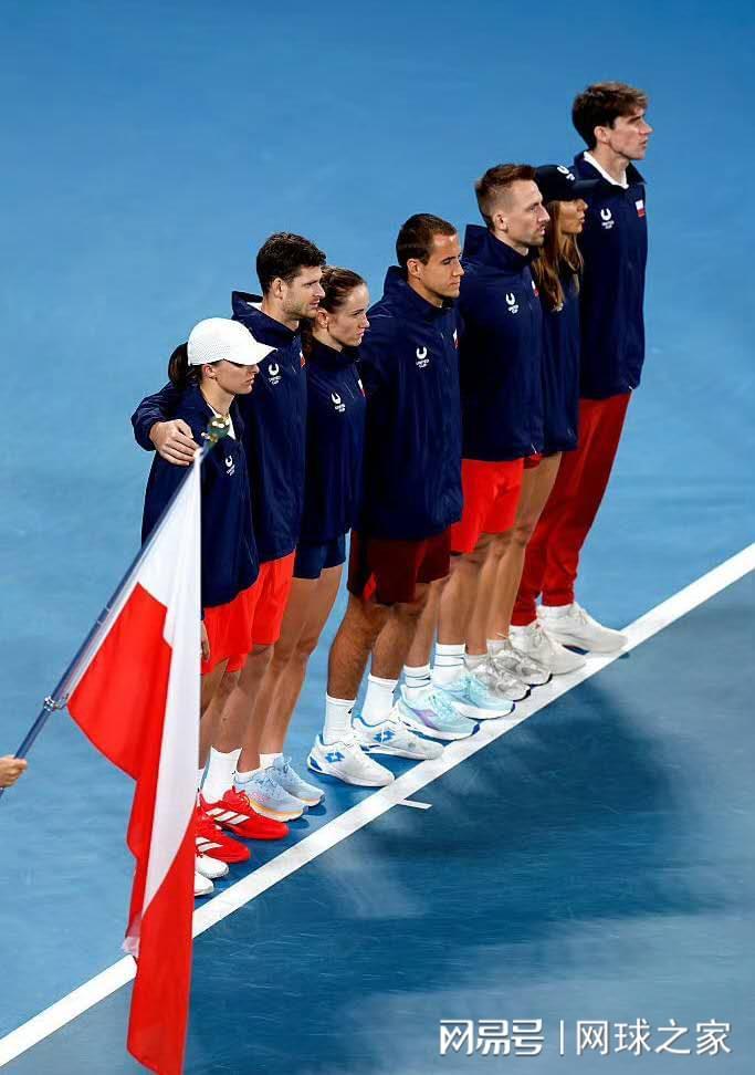 世界杯直播官网app下载中心-波兰逆转首夺联合杯，本西奇送蛋丝袜仍难救主，瓦林卡被批拖油瓶