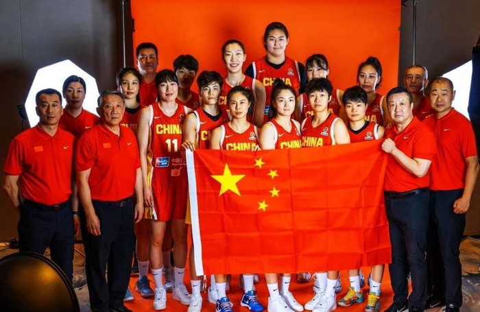 收官战！中国女篮VS巴西，央视换于嘉，李月汝韩旭为何不及预期|后卫|巴西女篮|世预赛|王思雨_新浪体育_新浪新闻